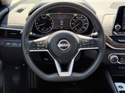 Used 2024 Nissan Altima 2.5 SV image 15