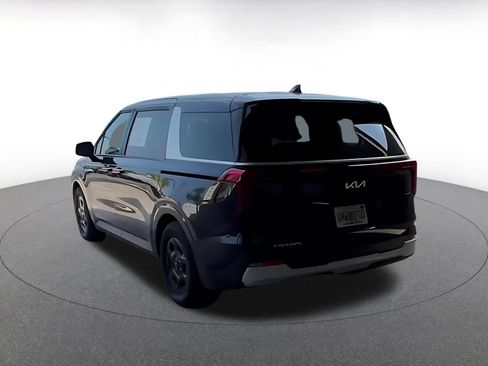 Used 2026 Kia Carnival FWD image 8
