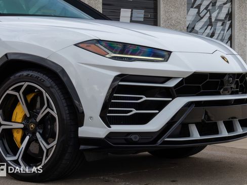 Used 2020 Lamborghini Urus image 2