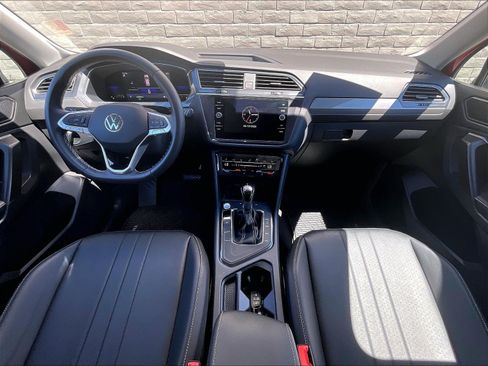 Certified 2023 Volkswagen Tiguan SE FWD image 15