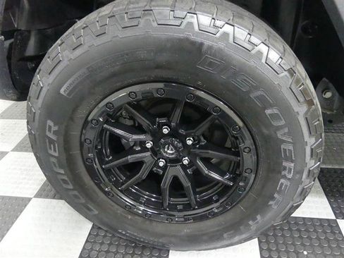 Used 2018 Jeep Wrangler Unlimited Sahara image 16