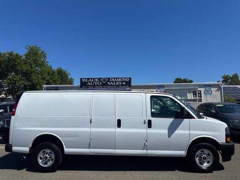 Used 2019 GMC Savana 3500 Extended w/ Driver Convenience Package RWD image 7