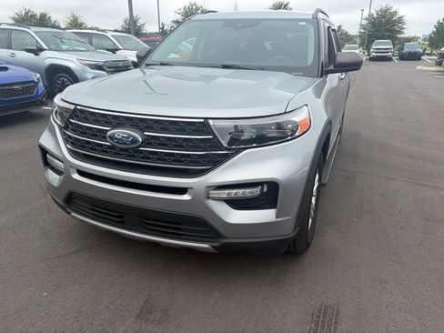 Used 2023 Ford Explorer XLT w/ Equipment Group 202A AWD/4WD image 3