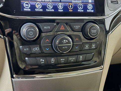 Used 2020 Jeep Grand Cherokee Limited image 16