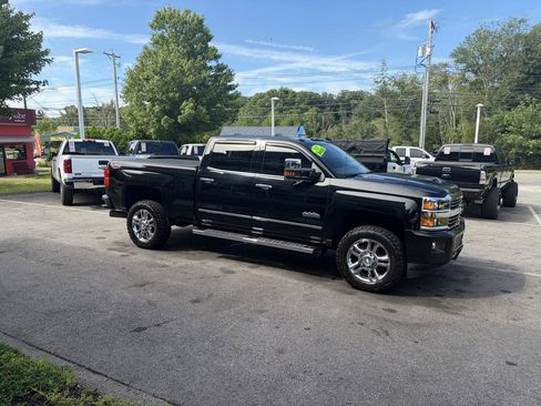 Used 2017 Chevrolet Silverado 2500 High Country w/ Duramax Plus Package AWD/4WD image 5