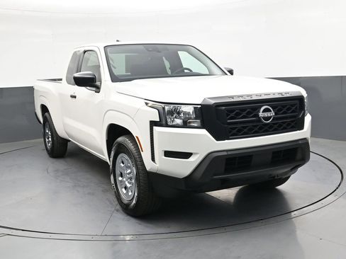 Used 2022 Nissan Frontier S image 2
