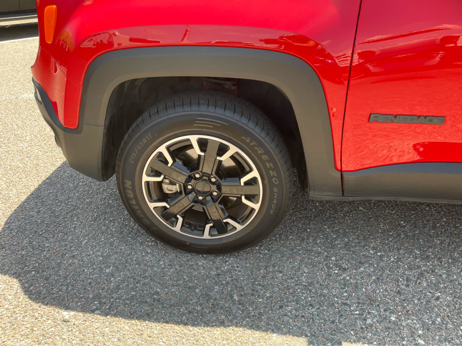Used 2023 Jeep Renegade Latitude AWD/4WD image 9