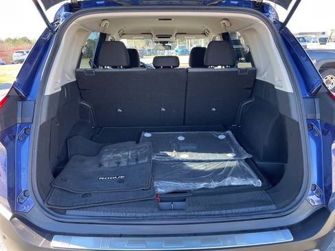 Used 2023 Nissan Rogue SV image 24