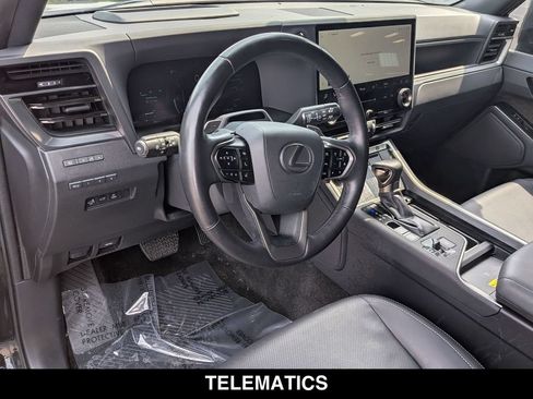 Used 2024 Lexus GX 550 w/ Accessory Package (2T) AWD/4WD image 2