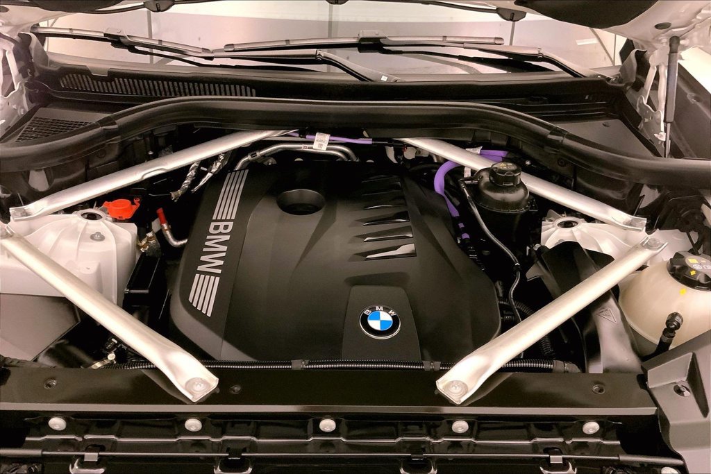 Certified 2024 BMW X5 xDrive40i w/ M Sport Package AWD/4WD image 9