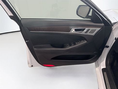 Used 2018 Genesis G80 3.8 w/ Option Group 03 image 9