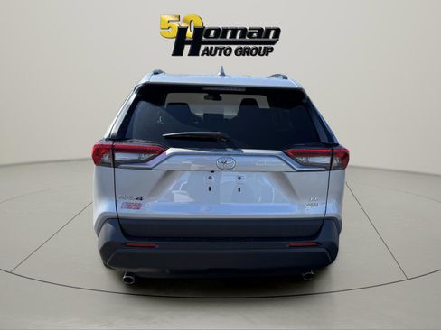 Used 2021 Toyota RAV4 LE AWD/4WD image 4