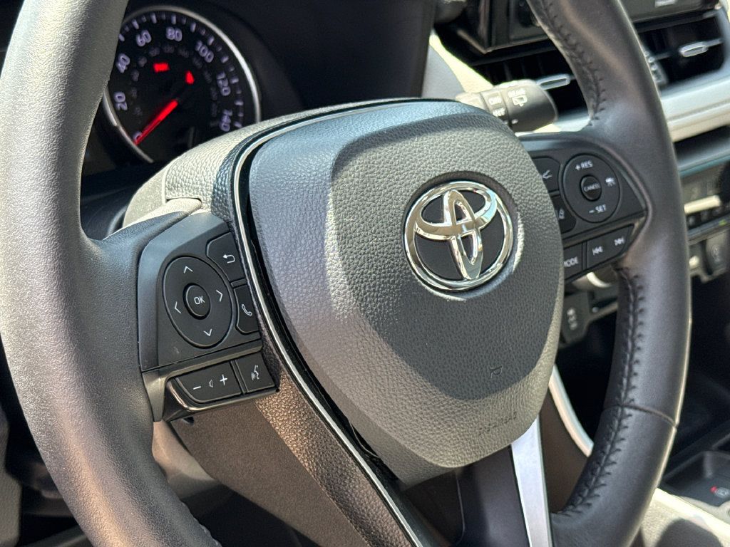 Used 2021 Toyota RAV4 XLE Premium FWD image 29