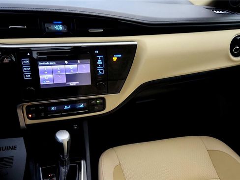 Certified 2018 Toyota Corolla LE image 41