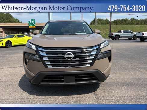 Used 2024 Nissan Rogue SV FWD image 2