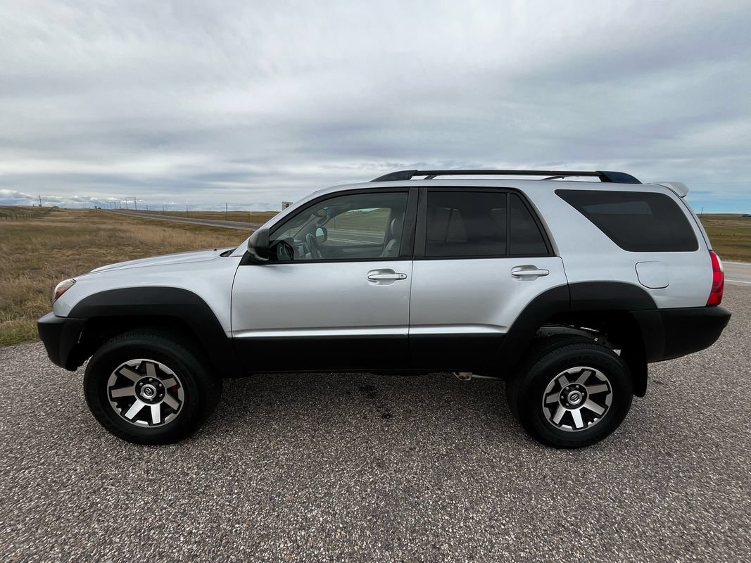 Used 2003 Toyota 4Runner SR5 AWD/4WD image 2