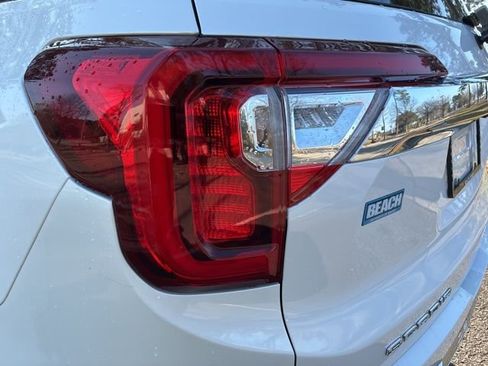 Used 2023 GMC Acadia Denali w/ Denali Ultimate Package image 13