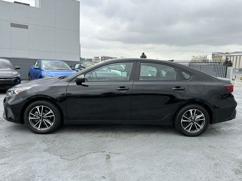 Certified 2023 Kia Forte LXS FWD image 3