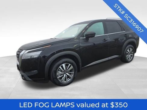 New 2025 Nissan Pathfinder SL image 3