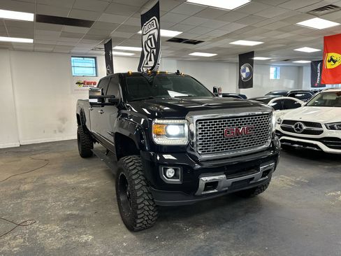 Used 2016 GMC Sierra 3500 Denali w/ Duramax Plus Package image 4