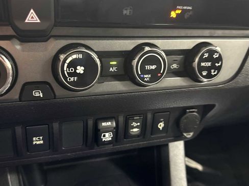 Certified 2018 Toyota Tacoma TRD Sport image 21