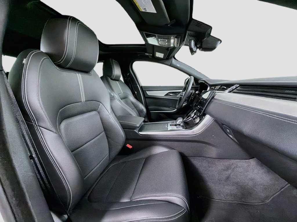 Used 2024 Jaguar XF R-Dynamic SE AWD/4WD image 30