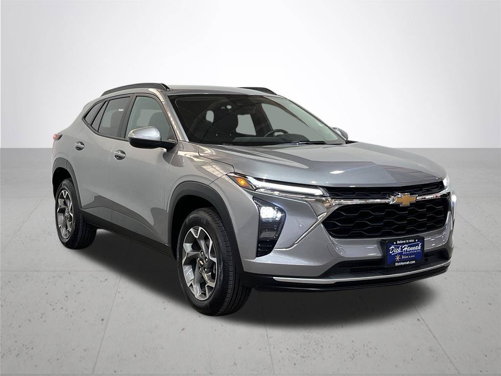 Certified 2025 Chevrolet Trax LT w/ LT Convenience Package FWD image 8