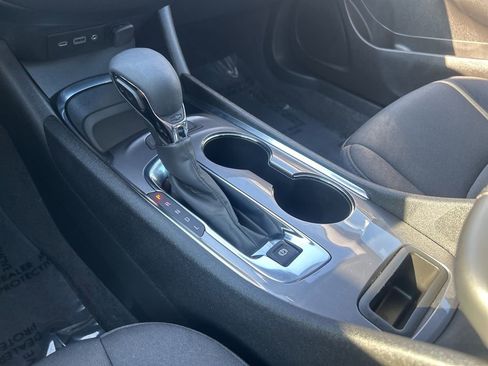 Used 2025 Chevrolet Malibu LT image 35