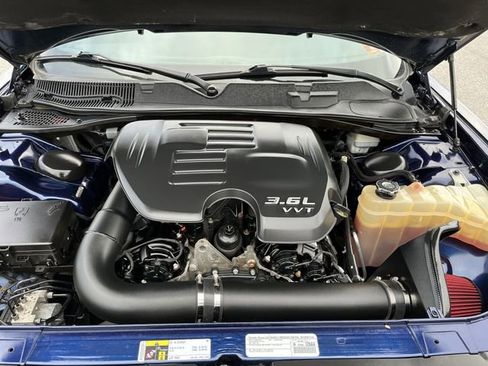 Used 2015 Dodge Challenger SXT image 19