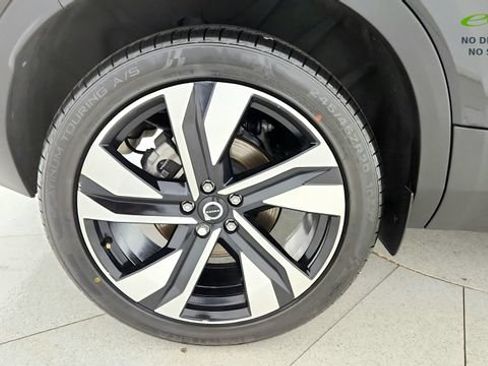 Used 2024 Volvo XC40 B5 Plus w/ Protection Package Premier AWD/4WD image 76