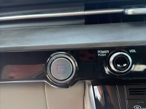 Used 2023 Kia Carnival EX FWD image 25