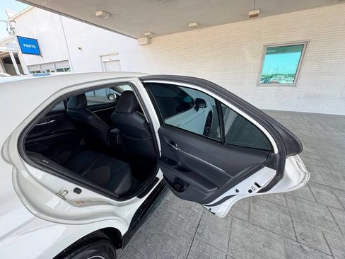 Used 2018 Toyota Camry SE FWD image 22