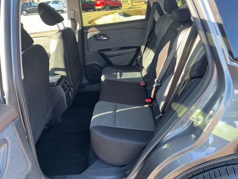 Used 2023 Nissan Rogue SV image 15