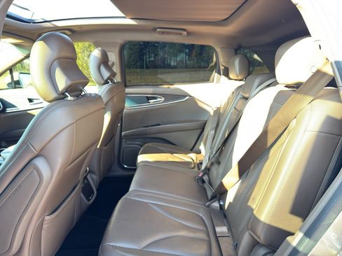 Used 2018 Lincoln MKX Reserve w/ Driver Assistance Package image 13