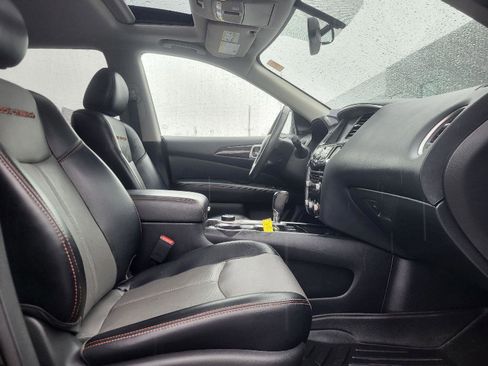 Used 2020 Nissan Pathfinder SL image 12