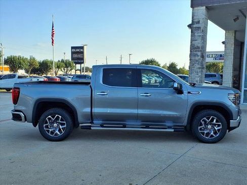 New 2026 GMC Sierra 1500 SLT image 2