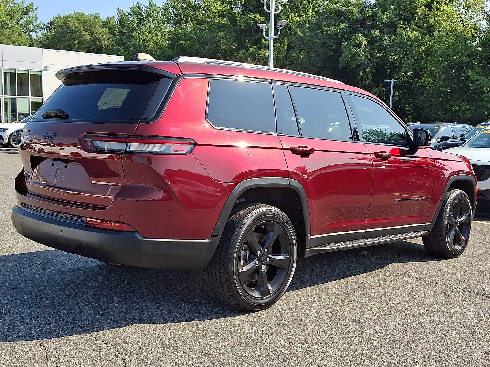 Used 2023 Jeep Grand Cherokee L Laredo AWD/4WD image 6