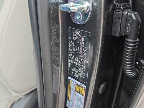New 2026 Kia Niro EX FWD image 32