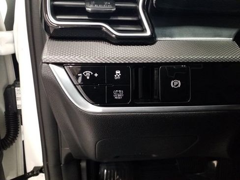 Used 2024 Kia Sportage LX AWD/4WD image 11