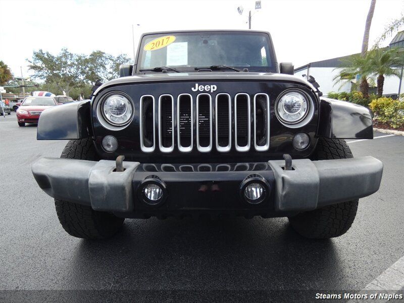Used 2017 Jeep Wrangler Unlimited Sahara w/ Connectivity Group AWD/4WD image 4