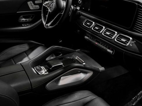 Used 2024 Mercedes-Benz GLS 450 4MATIC image 23