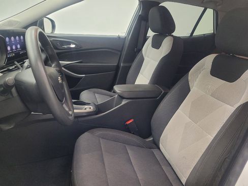 Used 2024 Chevrolet Trax LS FWD image 17