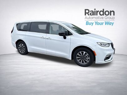 Used 2024 Chrysler Pacifica Limited
