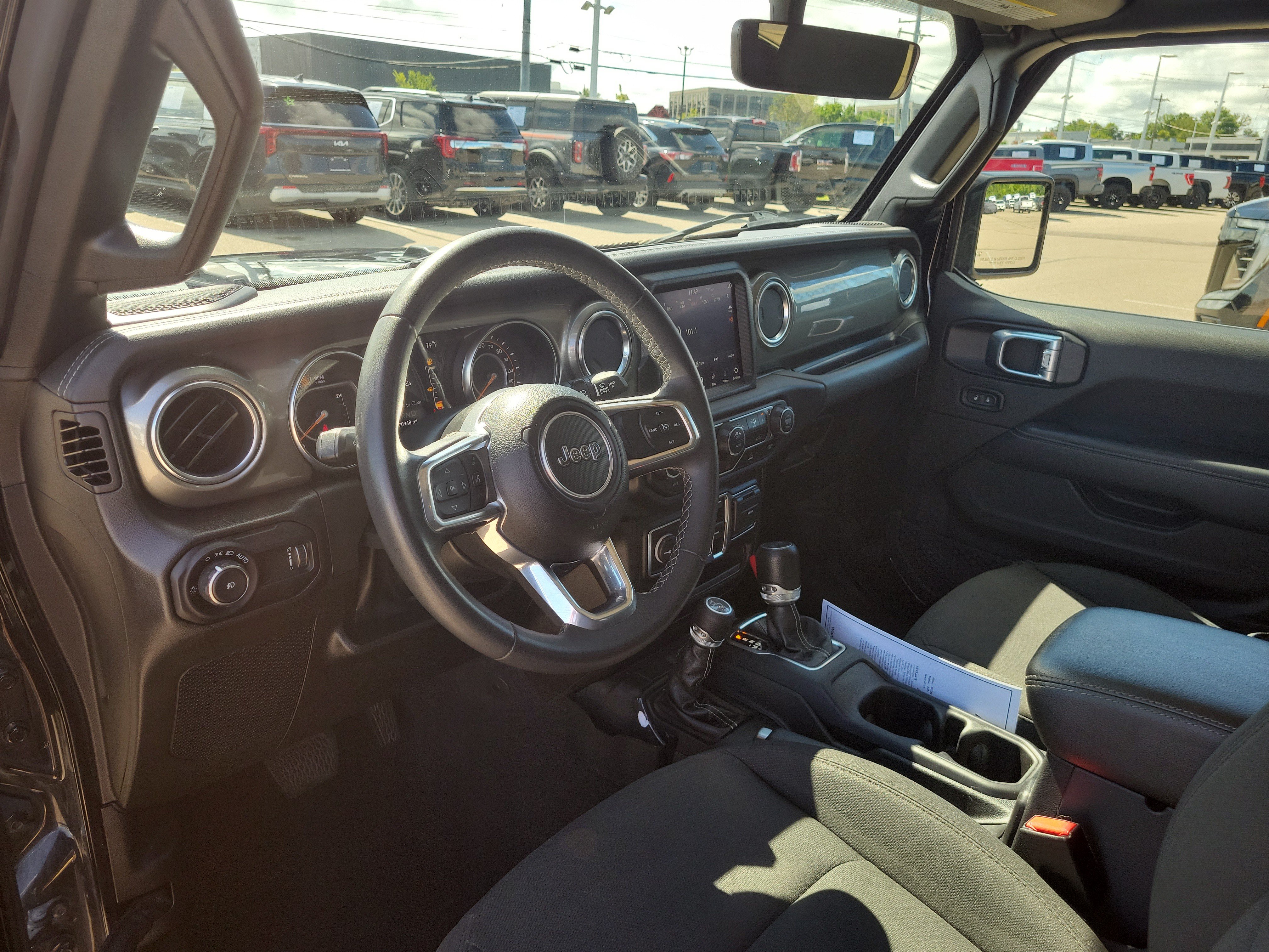 Used 2023 Jeep Wrangler Unlimited Sahara AWD/4WD image 17