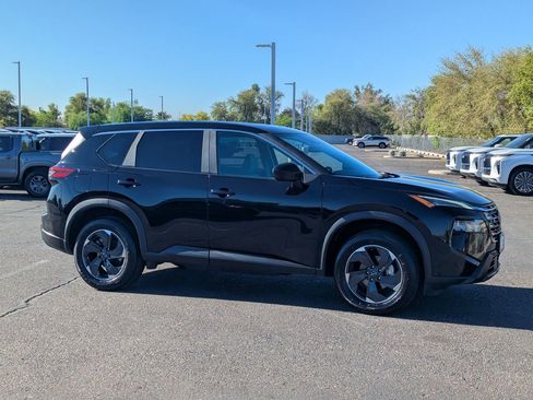 Certified 2025 Nissan Rogue SV FWD image 6