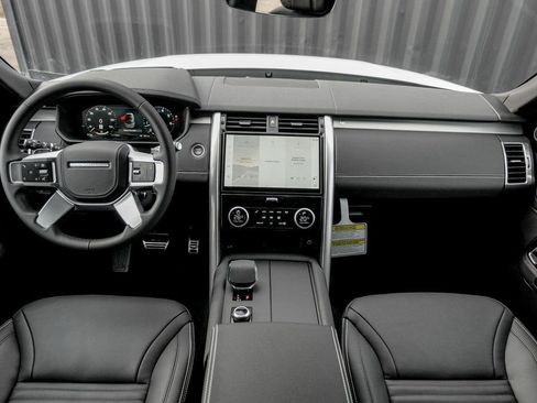 Used 2025 Land Rover Discovery Dynamic SE AWD/4WD image 19