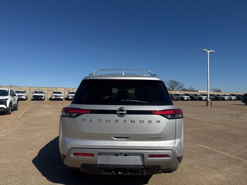 Certified 2023 Nissan Pathfinder Platinum w/ Cargo Package image 18