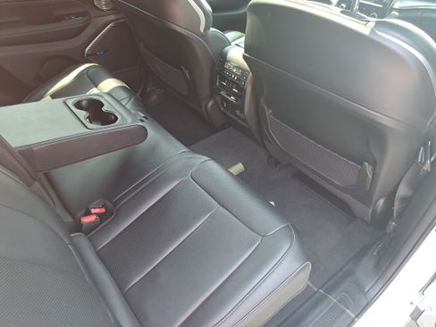 Used 2023 Jeep Grand Cherokee Overland w/ Adv Protech Group III AWD/4WD image 11