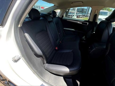 Used 2017 Ford Fusion SE w/ Equipment Group 201A FWD image 20