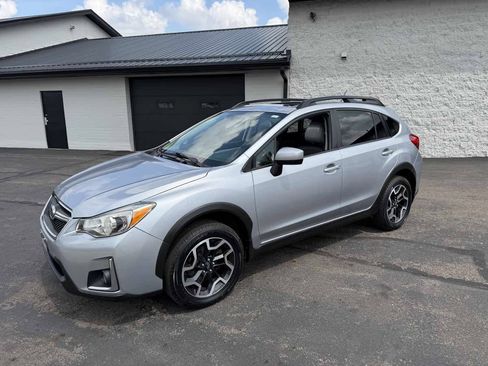 Used 2017 Subaru Crosstrek 2.0i Premium w/ Moonroof Package AWD/4WD image 2